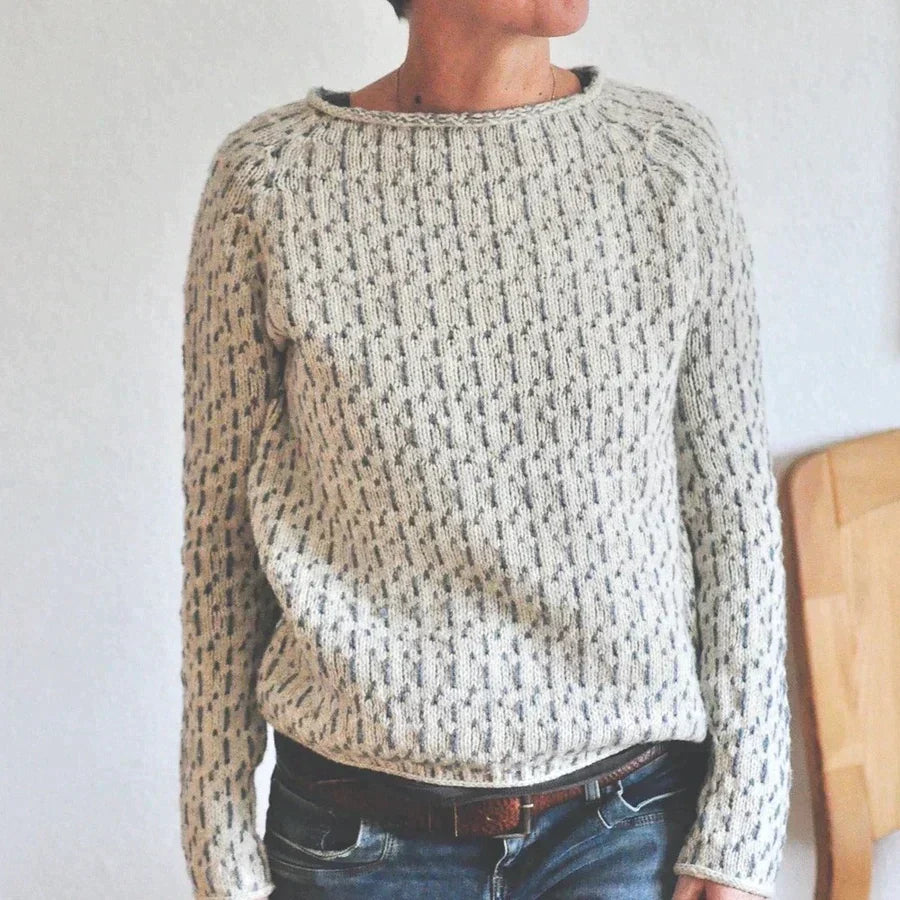 Eleganter grauer Pullover mit Bootsausschnitt