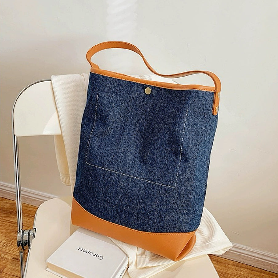 Bucket Bag aus Denim im Patchwork-Look