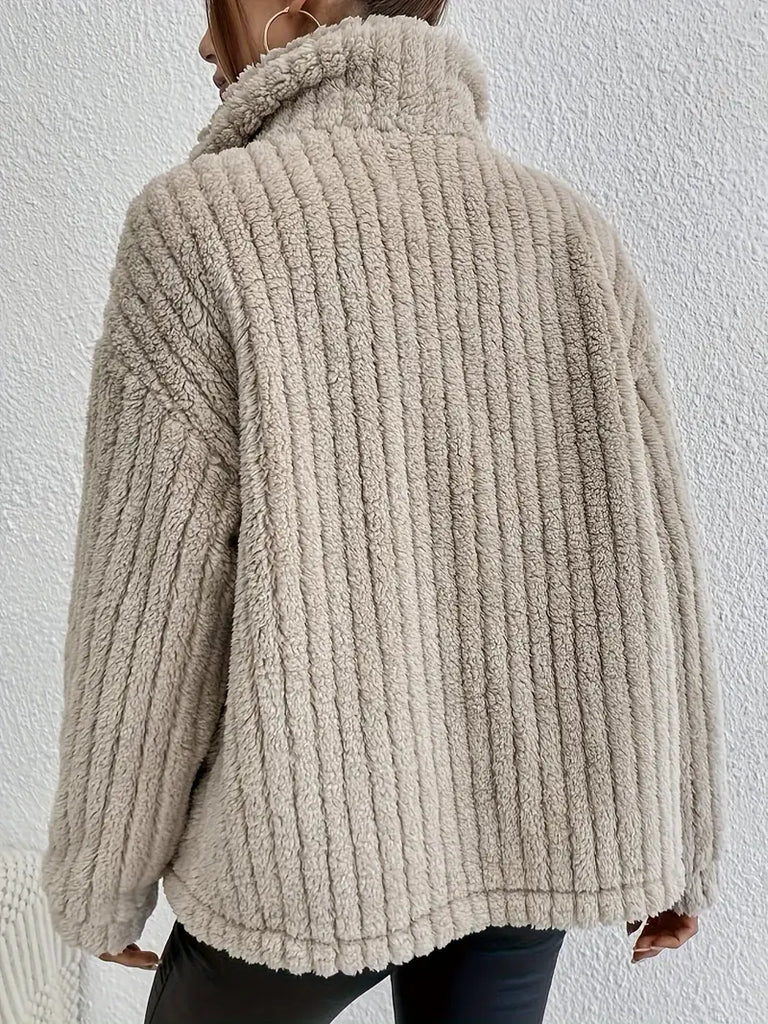 Doppelseitige Strickjacke mit Samtknöpfen