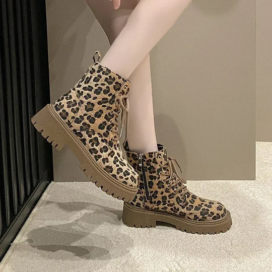 Stiefel mit Leopardenmuster