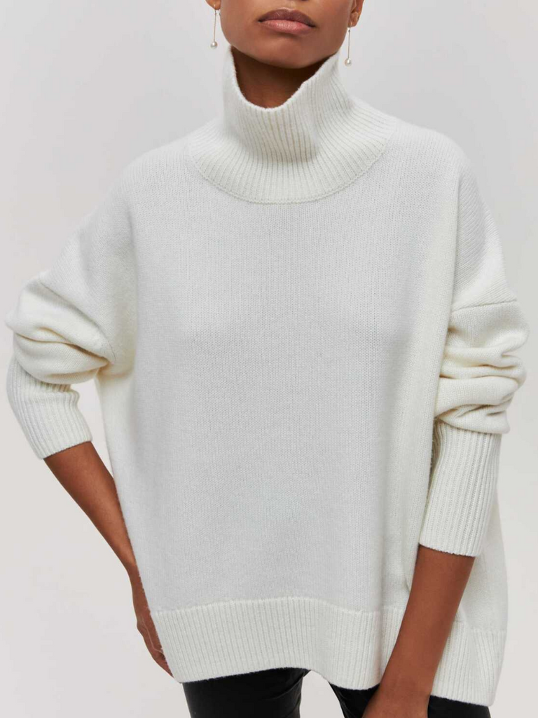 Relaxed and timeless one-piece sweater