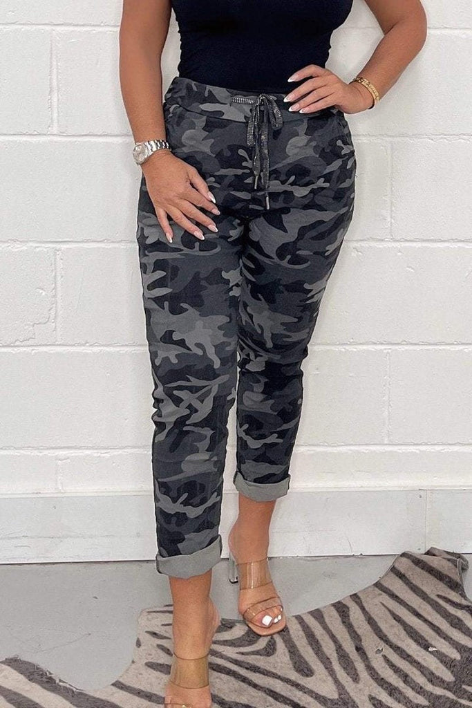 Stilvolle Camouflage-Hose