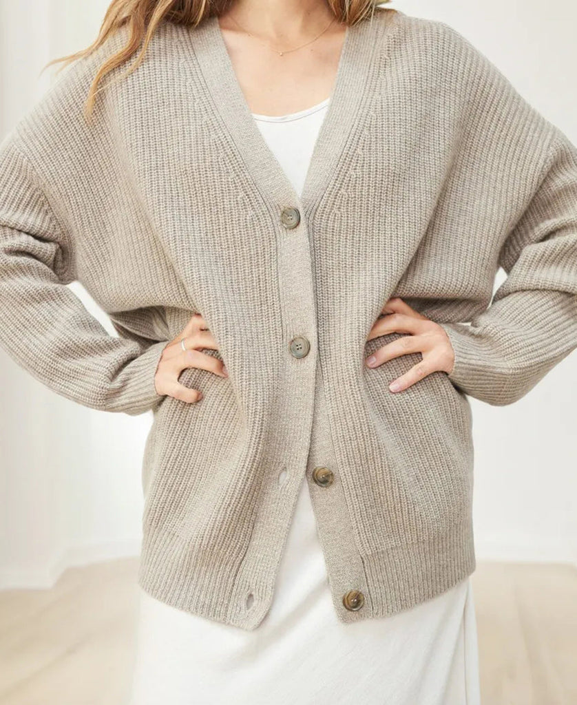 Wolff Cardigan | Elegante, übergroße weste für Damen mit Knopfverschluss und V-Ausschnitt