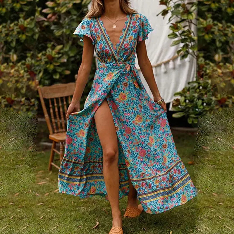 WOLFF - Elegantes Sommer-Maxikleid mit Rüschen, kurzen Ärmeln und tiefem V-Ausschnitt