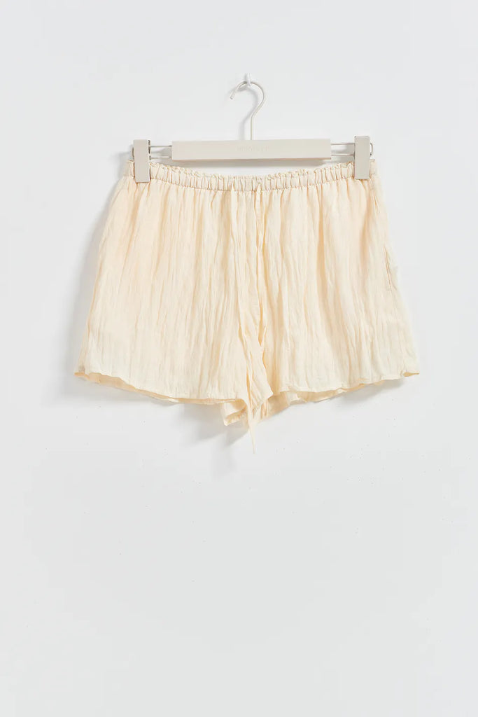 shorts cream