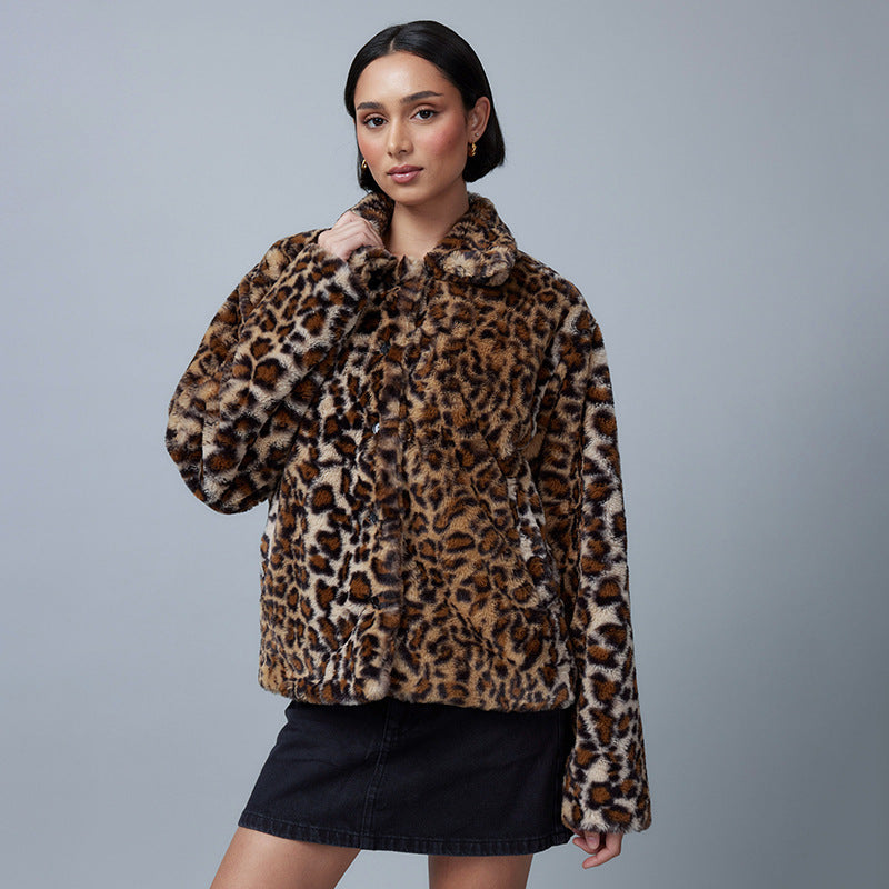 Damen Plüschjacke im tierischen Print mit durchgehendem Knopfverschluss WOLFF