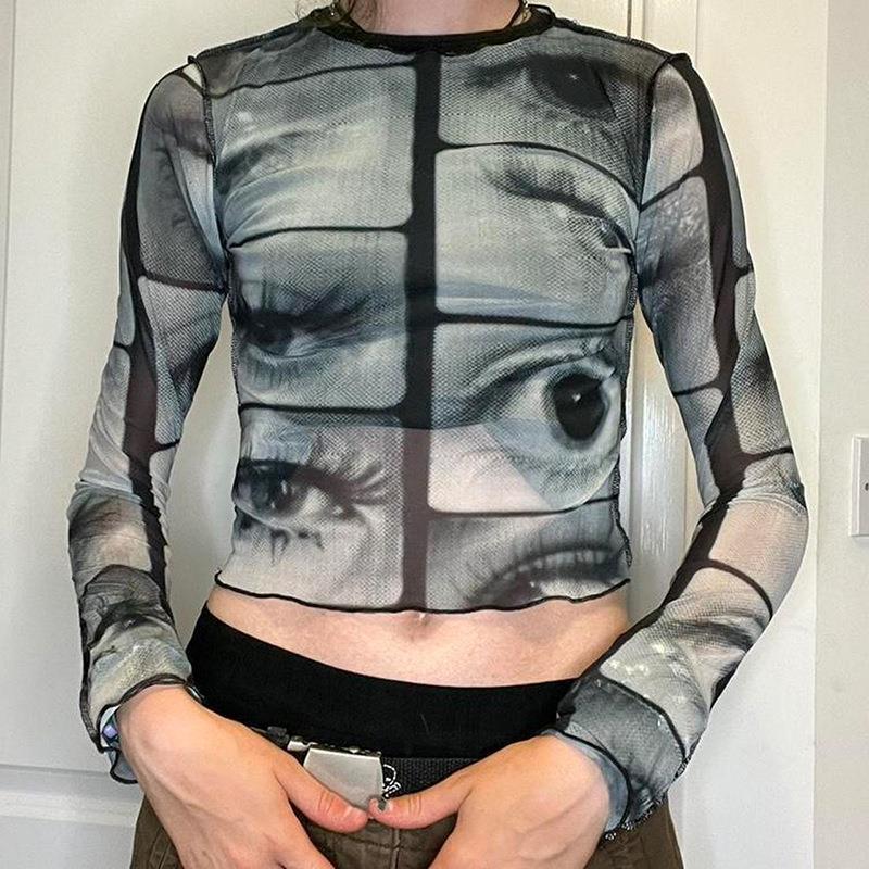 Damen cropped Langarmshirt mit einzigartigem Grafikdesign und dekorativen Knöpfen WOLFF