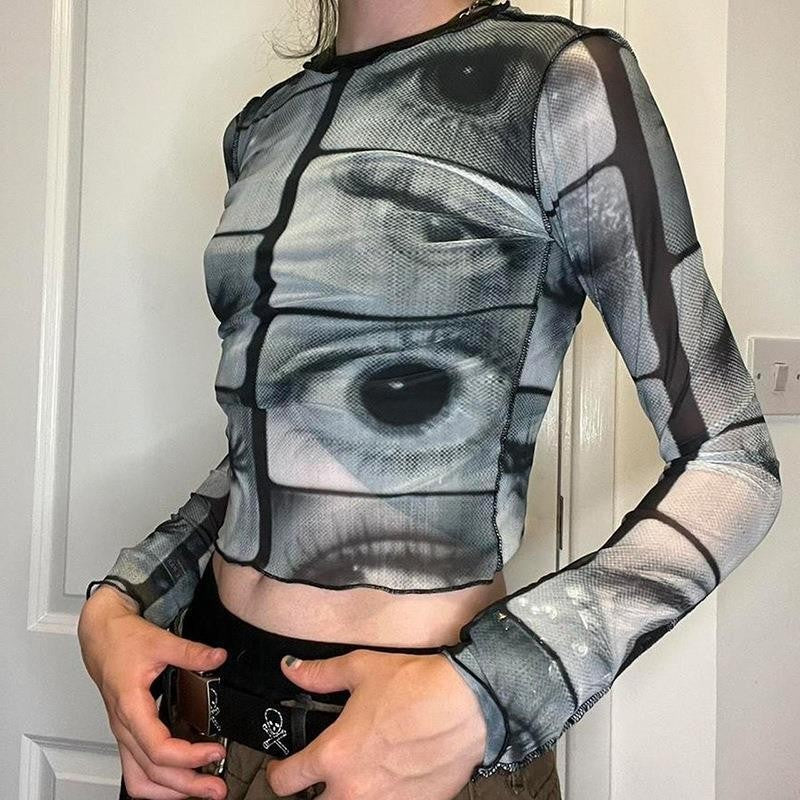 Damen cropped Langarmshirt mit einzigartigem Grafikdesign und dekorativen Knöpfen WOLFF