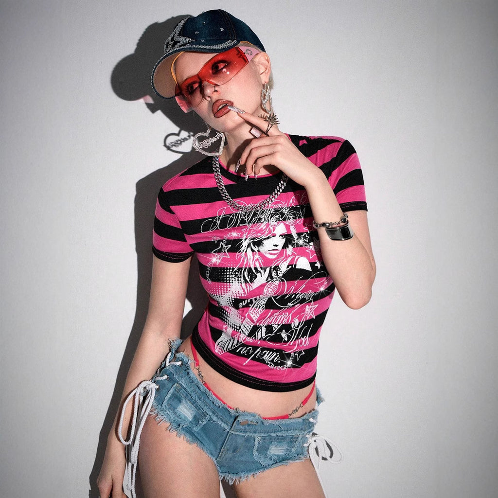 Damen T-Shirt mit kreativem Grafikdesign und figurbetontem Schnitt WOLFF