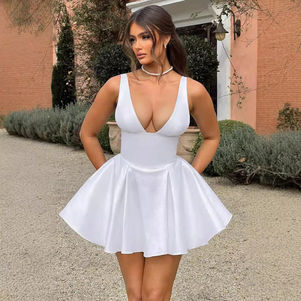 Damen Minikleid mit verführerischem V-Ausschnitt und schwingendem Rockteil WOLFF