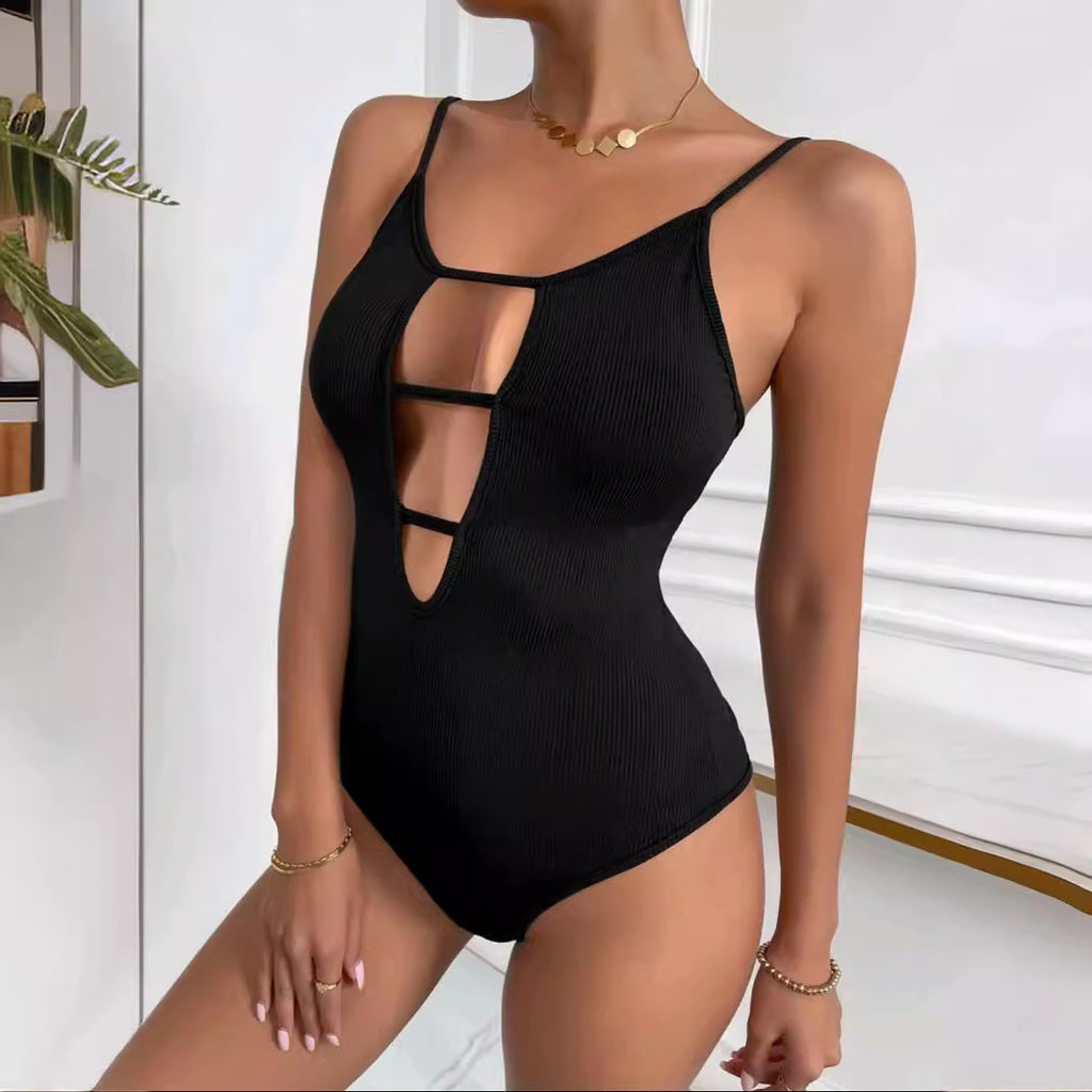 Damen Badeanzug mit innovative Cut-Out-Details WOLFF
