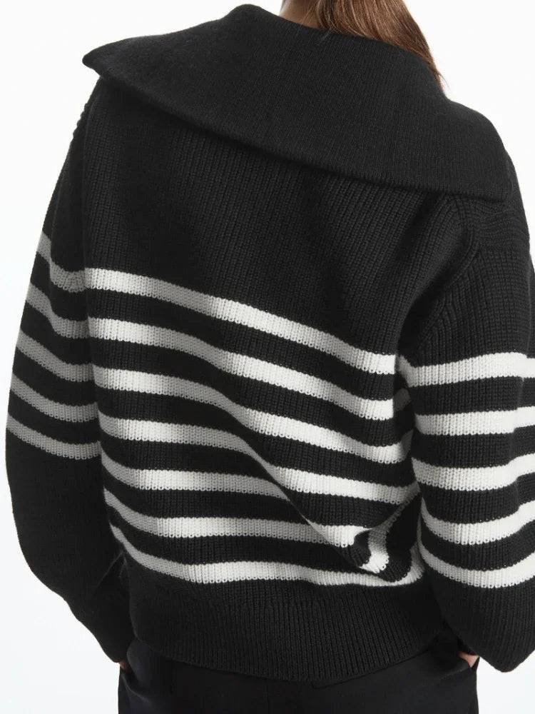 weite Turtleneck Damenpullover mit gestreiftem Revers