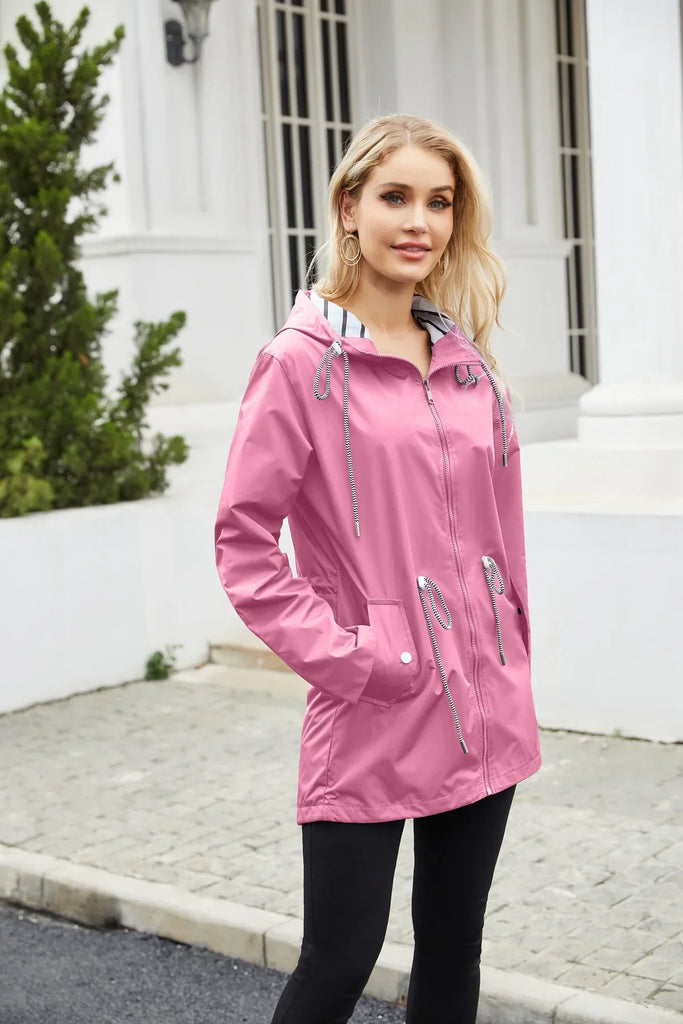 – wasserdichte Regenjacke