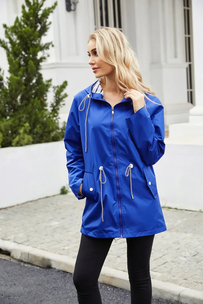 – wasserdichte Regenjacke