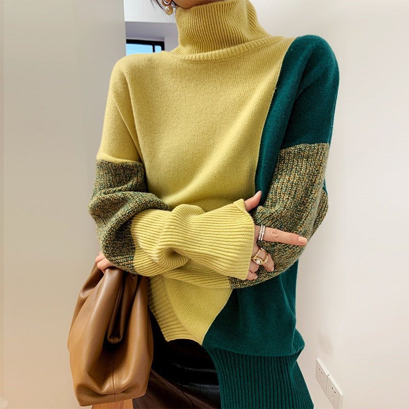 Turtleneck in einer kontrastierenden Farbe