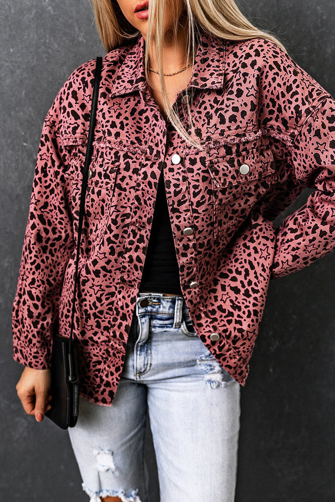 Chic rosa denim shirt jacket with leopard print