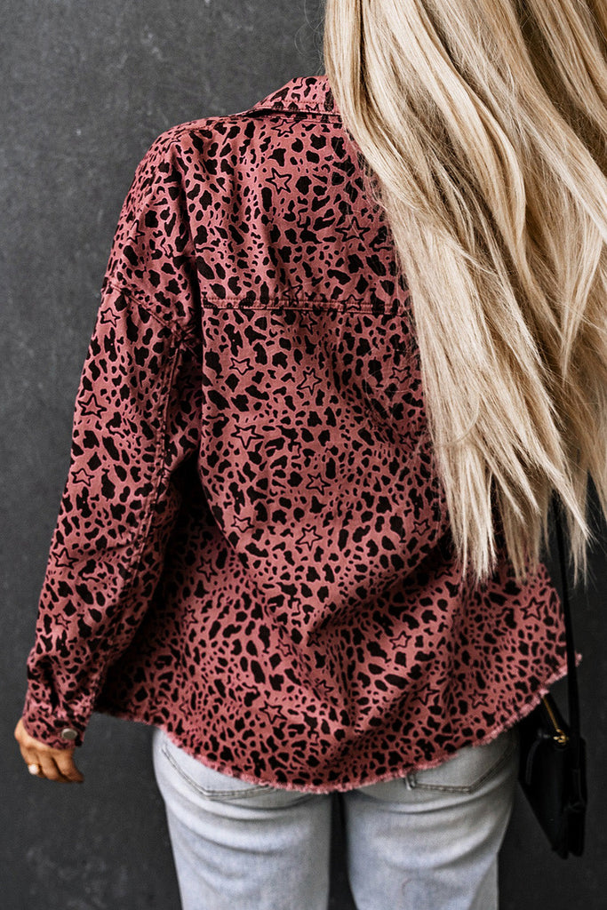 Chic rosa denim shirt jacket with leopard print