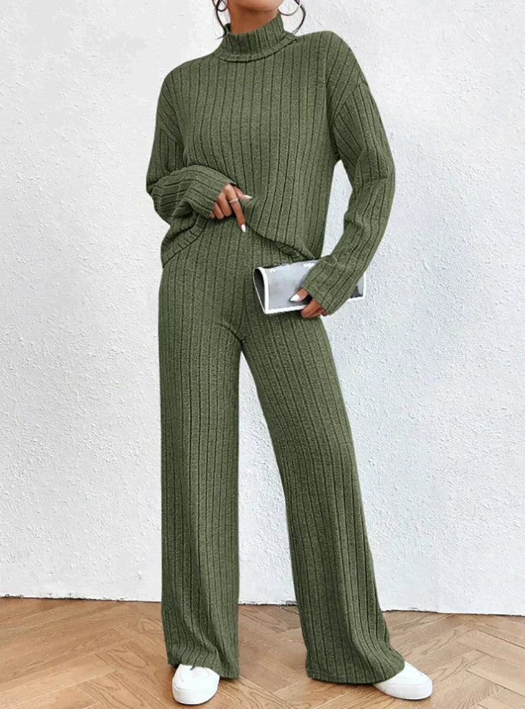 Gestricktes Pullover und Hose Set